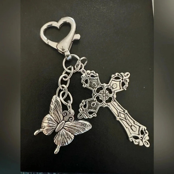 4 piece Butterfly and 5 cross keychains Lot - Picture 5 of 7
